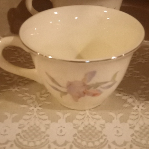 Vintage Universal Cambridge Iris Tea Cup Bundle - 7- 3"  Tea Cups - Picture 4 of 11